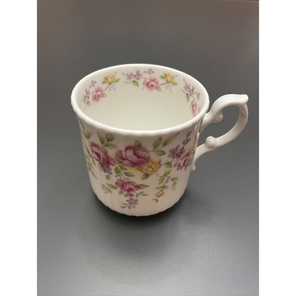 VTG “Cotswold” Elizabethan Cup Pink & Yellow Fine Bone China England 2 3/8” RARE - Picture 1 of 8